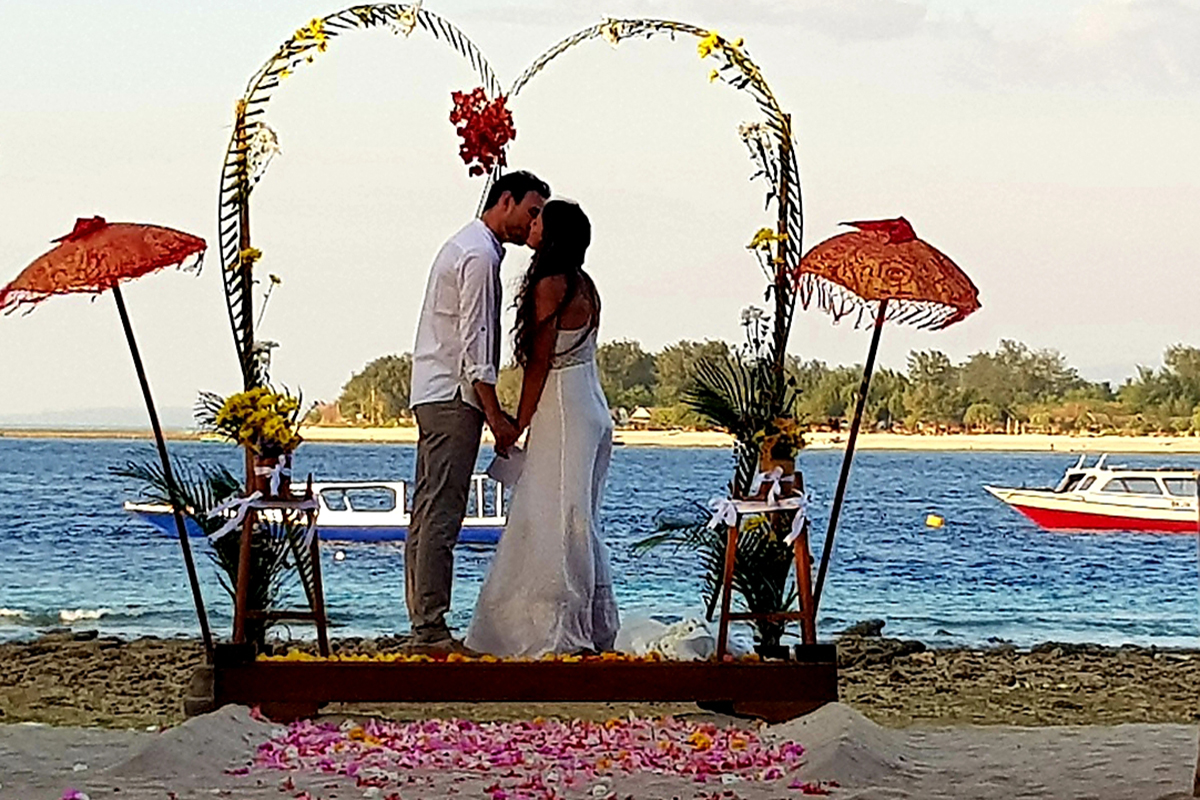 Getting married or renewing your vows on Gili T